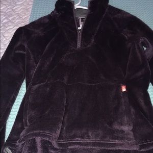 Women’s north face pull over